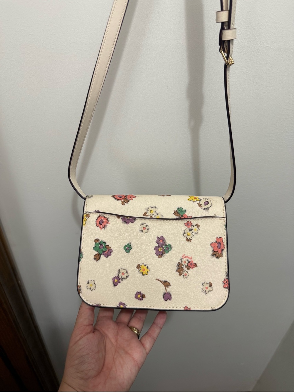 NEW Coach Cream Floral Crossbody Bag with SPACED FLORAL FIELD
PRINT - Picture 9 of 9